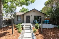 Walk DOWNTOWN! High-end remodel w porch/2 firepits