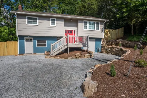 New! Cozy Mountain Retreat Near Pisgah Forest & DownTwn. Pet Friendly/Game Room!