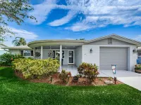 Serene Lakefront home in Tampa Bay, close to beaches and downtown Tarpon Springs Hotels in Holiday