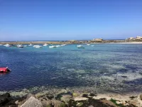 Wake up sea view, in the heart of Porsguen, 3 bedrooms, fireplace, enclosed garden Hotels in Plouescat