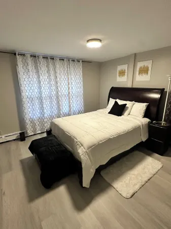 Newly Renovated Luxury 2-BD 2-BA house, AC, WiFi. Mins to NYC, EWR, Newark Distr