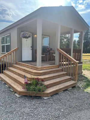 Cozy 2-bedroom cabin on Cattle ranch, in Chiloquin, close to Crater LakeWiFi, AC Hotels near Crater Lake National Park