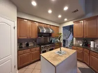 Cheerful, Sunny☀️ Baller House in Round Rock Hotels in Round Rock