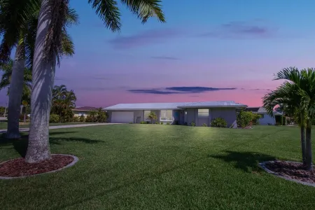 3 Bedroom Home in Punta Gorda Isles with Heated Pool and Canal Access Отели в г. Пунта-Горда