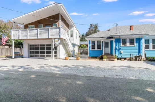 Cozy Modern Studio - Free Parking with Washer & Dryer Perfect for 1 or 2 People!