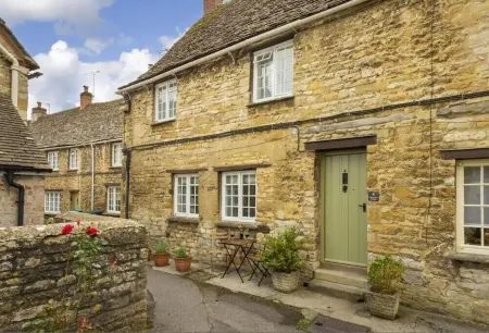 Beautiful Historic High Street Cottage in Burford