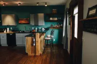 Connoisseur Hideaway