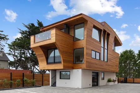 Modern Luxury Ocean Front Home Отели в г. Мосс Бич