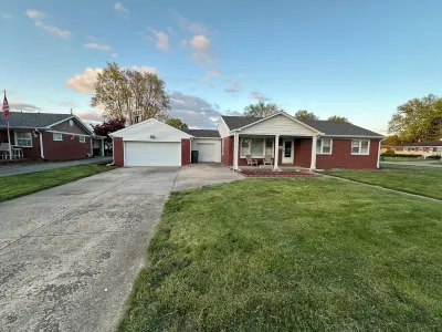 Cozy Corner House 9 min walk from Indianapolis Motor Speedway! Hôtels à proximité de : NASCAR Racing Experience and Richard Petty Driving Experience
