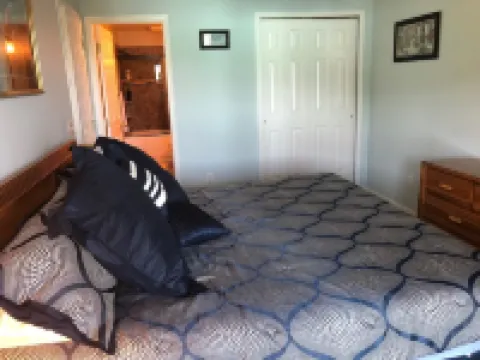 Beautiful 2BR/2BA Penthouse Condo Overlooking Table Rock Lake!