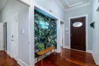 Modern Victorian Home Walking Distance To Ventura Pier and Downtown Restaurants