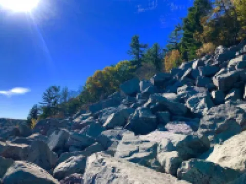 Beautiful new contemporary home, quiet wooded lot minutes from Devils Lake Hotels in Greenfield