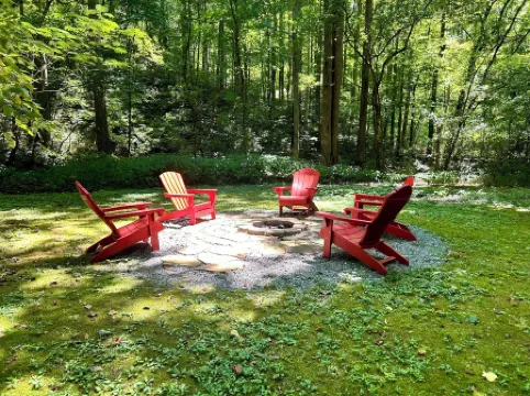 Extremely clean cabin in a quiet setting with an outdoor fire pit.