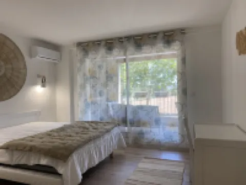 T2 Bord du Canal du Midi Piscine Hotels in Homps