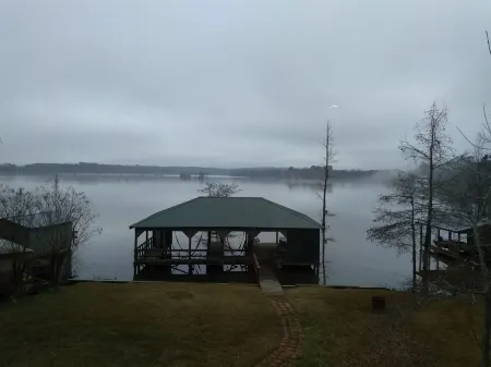 Parkside Perch on Lake D'Arbonne Отели в г. Юнион Пэриш