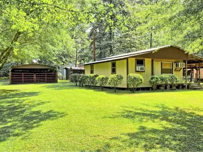 Hidden Gem of Toledo Bend! Hotel dekat Trail Between the Lakes: Trailhead # 2 - Yellowpine