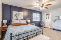 Downtown Hico home, just steps away from shopping!