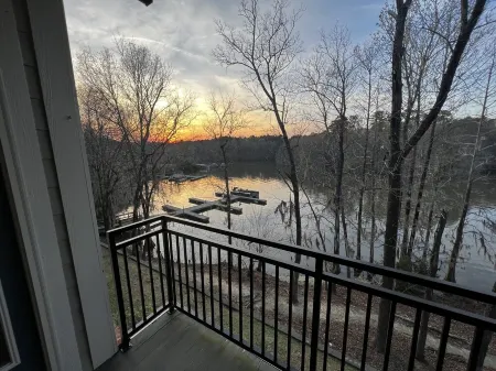 Lake Side Condo Getaway