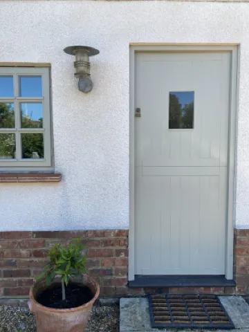 LOVELY 2 BEDROOM COTTAGE, GREAT LOCATION