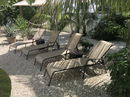 Tiki Penthouse overlooking tropical garden! Relax without the Boca Grande prices