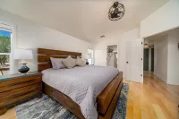 "The Bluff House-Privacy with spectacular views" Hotels near Skyway Ski Trailhead