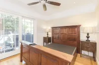 Centrally located Craftsman home - 4 ดาว