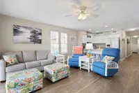 Oceanfront Condo w/Views, Pool + Parking