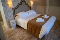 Luxury House on the Chateau des Ormeaux's park.