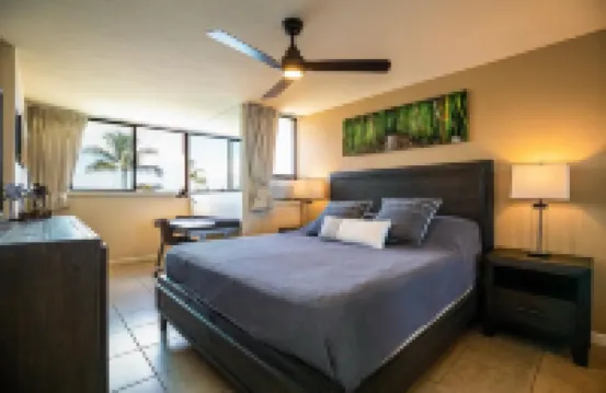 Beautiful Oceanfront Maui Condo Right on Sugar Beach