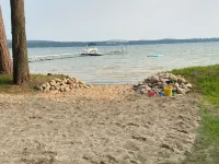 Special: 10% Winter/Spring Discount–Your Four-Season Getaway on West Twin Lake!