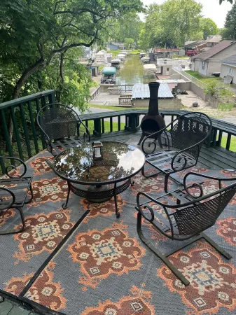 Enjoy a serene stay at Eagle Nest Cottage Отели в г. Кэрролл