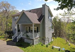 Spacious Family Mountain Gem Nestled in Nature-5 min to Historic Murphy!