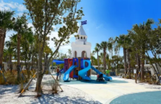 Steps to Siesta Beach / Chic Studio / Pool & Patio