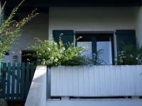 House with garden, quiet, 10' walk from the main beach and 15' from Spain