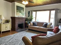 Beautiful Lake Home, Private Beach with a 5-Minute Walk to the Public Beach Area