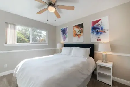 4BD REMODELED HOUSE, FIREPIT, GAMEROOM, CLEAN! Отели рядом с достопримечательностью «Университет Чапман»