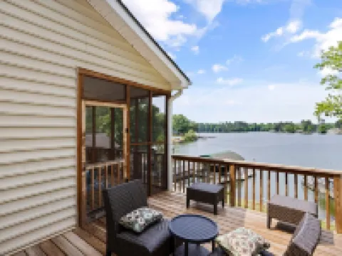 Lakefront Home- 7 bedroom 4.5 bath- Sleeps 16 + Game Room, PS-4 - Badin Lake, NC Hotels in Eldorado