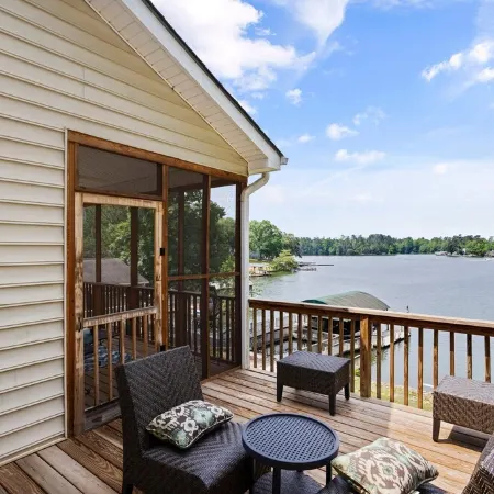 Lakefront Home- 7 bedroom 4.5 bath- Sleeps 16 + Game Room, PS-4 - Badin Lake, NC