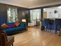 Cosy Nest Welcomes Pets. Comfortable Work-from-Home Space, & Garage Parking.