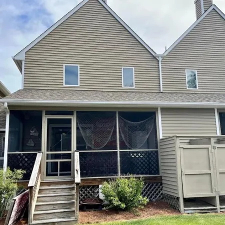 Family Friendly Townhome in desired Stewards Watch Community- 5mins to the beach