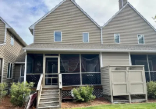 Family Friendly Townhome in desired Stewards Watch Community- 5mins to the beach