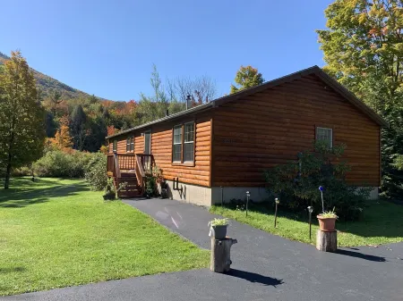 Log Cabin Near Hunter Mountain Отели рядом с достопримечательностью «Hunter Mountain NY Snow Tubing»
