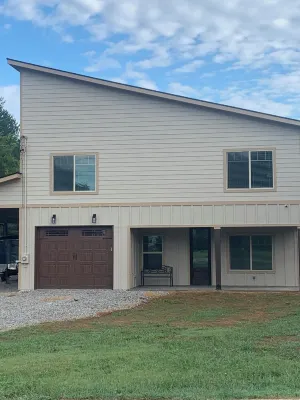 Cozy house 8 minutes from downtown knoxville 25 minutes from Sevierville Hotels near Union Baptist Church