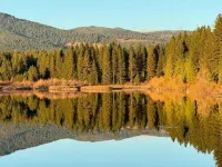 Lassen/McCumber Lake Luxury Cabin with Hot Tub - Alphydda