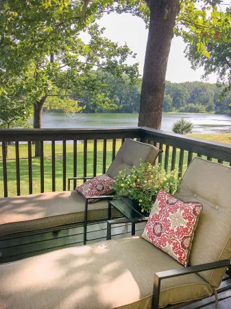 Lake Haven - Updated Mid Century Cabin Only 35 Mins from St. Louis