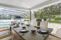 Luxury Villa with Heated Saltwater Pool & Spa, Mini Golf, BBQ, 5 Mins to Beach