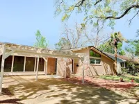 Peaceful Home 10 minutes to Downtown, Shopping mall, Restaurants and Night Clubs