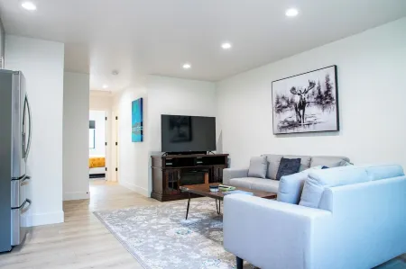 Charming 1-bedroom house in peaceful Wasilla with King Bed