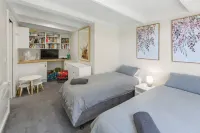 Luxury Lake House on Lake Eildon and only 35km from Mt Buller for skiers.