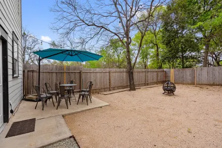 💰 23% OFF FUN PRIVATE Oasis. 2 KingSuites+SpaBaths, GoldenTee Arcade, YardGames🏡 Отели рядом с достопримечательностью «Остин Хинду Темпл & Комм Сентер»